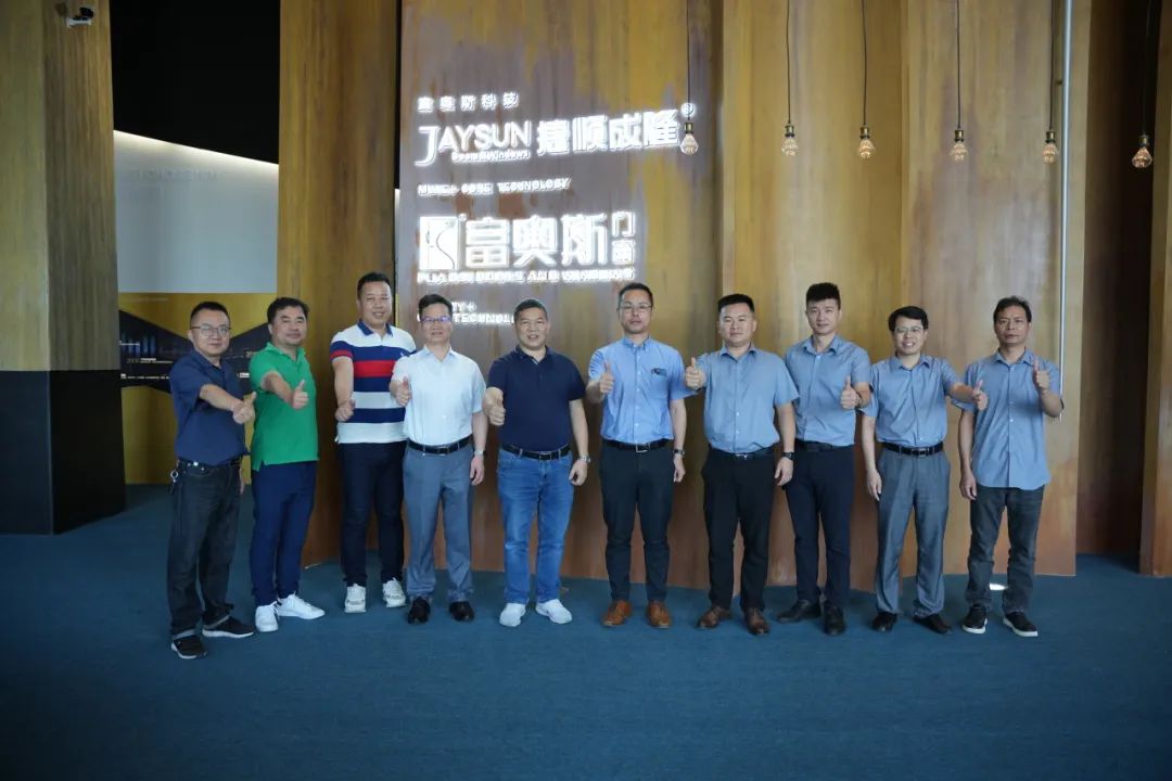 媒體群訪 | 對(duì)話富奧斯門窗董事長(zhǎng)潘錫波先生：筑牢企業(yè)根基，拓寬發(fā)展路徑(圖2)
