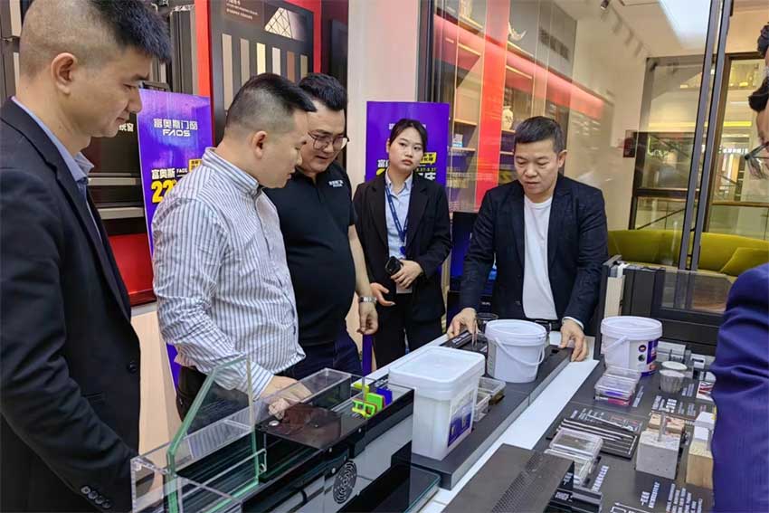 解構終端，廠商同行丨富奧斯門窗副董事長賀杰雄攜高管赴終端市場調研(圖3)
