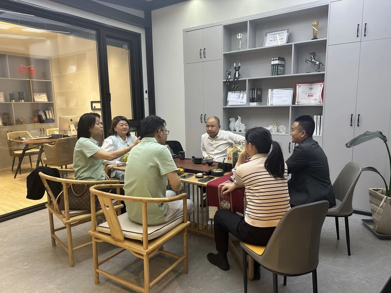 “好門窗·真節能” 踐行之路 | 潘慧玲董事長攜團隊赴川，賦能經銷商破局增長(圖6)
