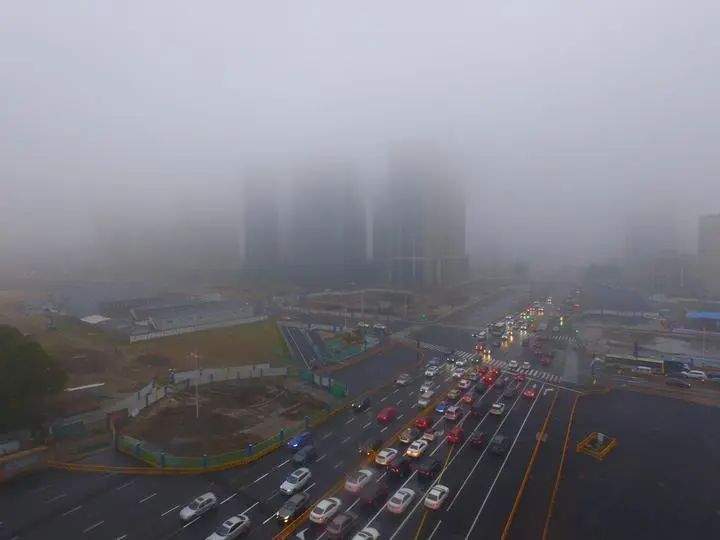可怕的回南天，沒有好門窗，“南”上加難(圖2)